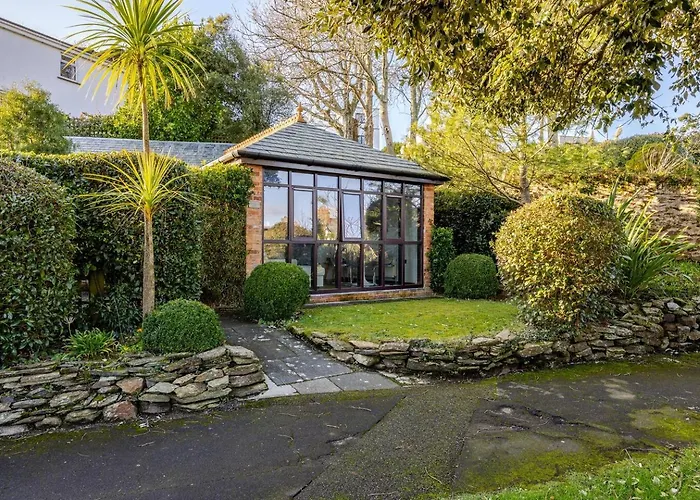 Charming Summerhouse Annexe In Lush Gardens In Fowey