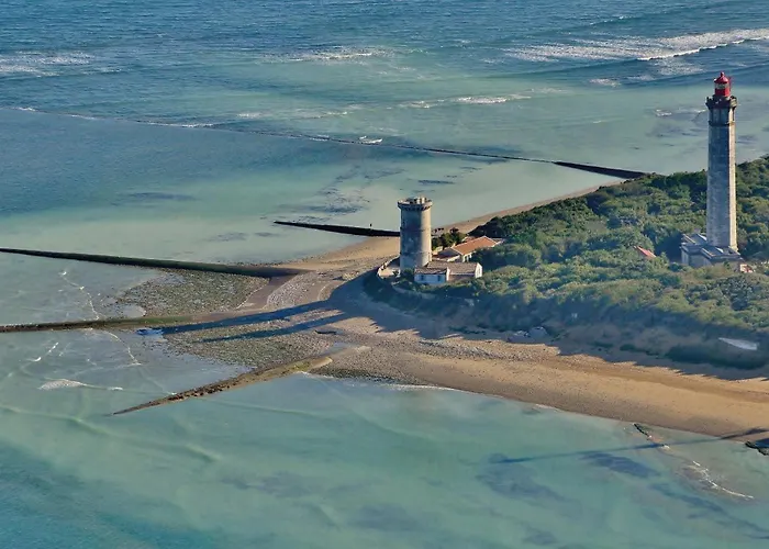 Saint Clément - 400 m plage - Cœur village