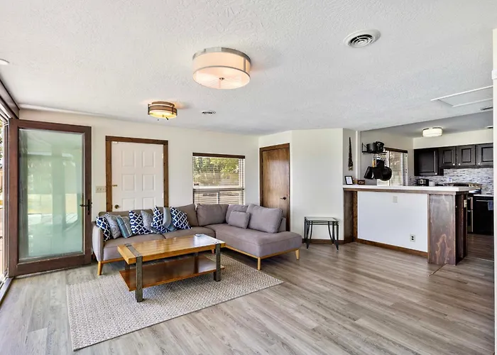 Lakefront Washington Home W/ Private Pool & Sauna