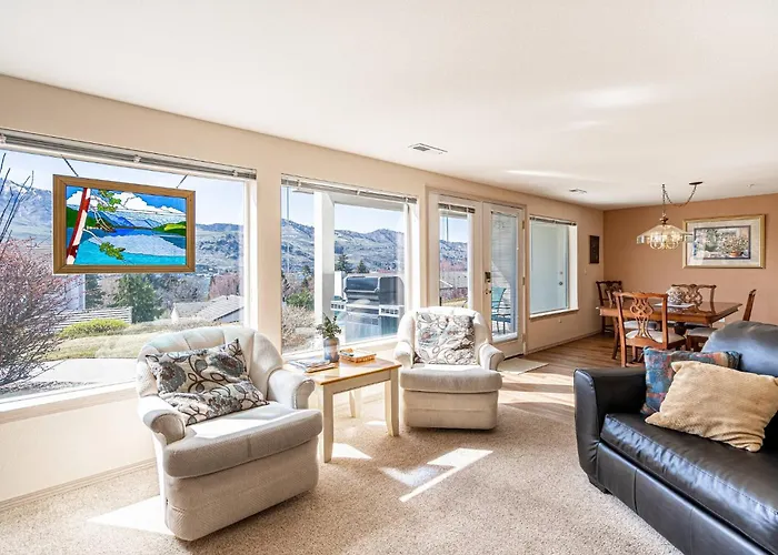 Condo In Chelan - Mountain Views