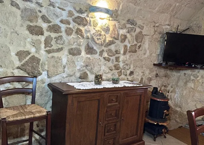 La Stalluzza Menorah Holiday House