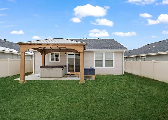 Heart Of Nampa-Hot Tub-Fenced Yard-Full Kitchen