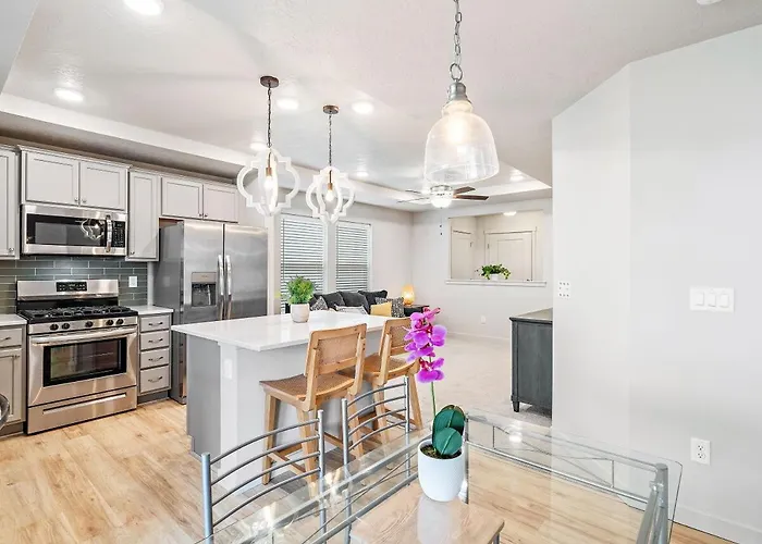 Heart Of Nampa-Hot Tub-Fenced Yard-Full Kitchen
