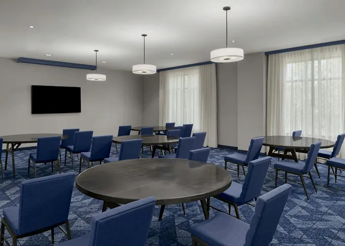 Airport Hotel: Courtyard Pittsburgh Settlers Ridge/Robinson Township