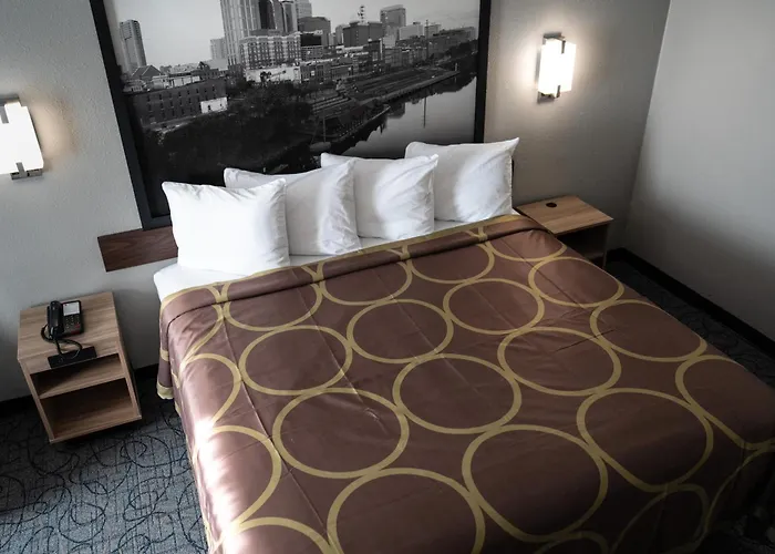 Golf hotel: Super 8 By Wyndham Antioch/Nashville South East