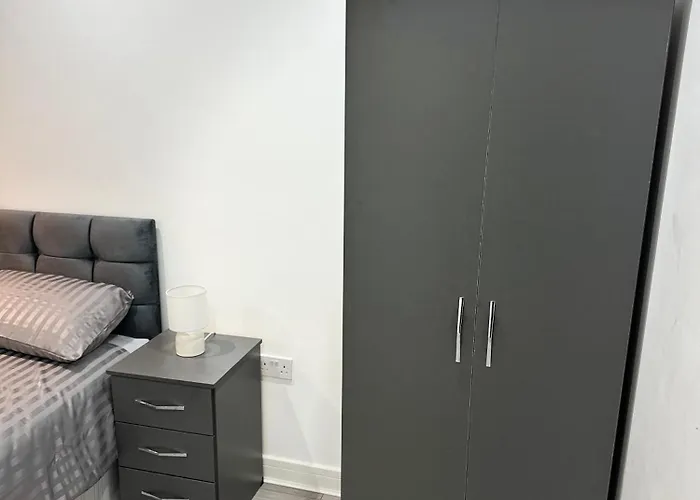 Epsom High Street Apartment 2