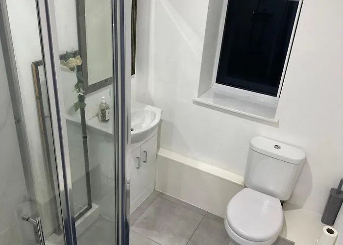 Epsom High Street Apartment 2