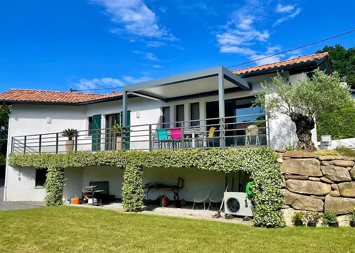 Maison individuelle contemporaine avec piscine