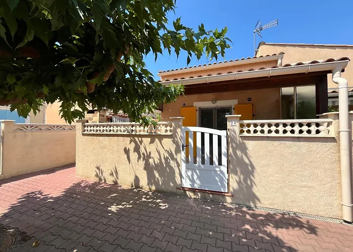 Belle Villa D'Angle, 6 Couchages, Cuisine Climatisee, 3 Chambres Terrasse Ombragee Parking Dans Residence Securisee Avec Piscine Commune, 400 M De La Mer, Lrond24