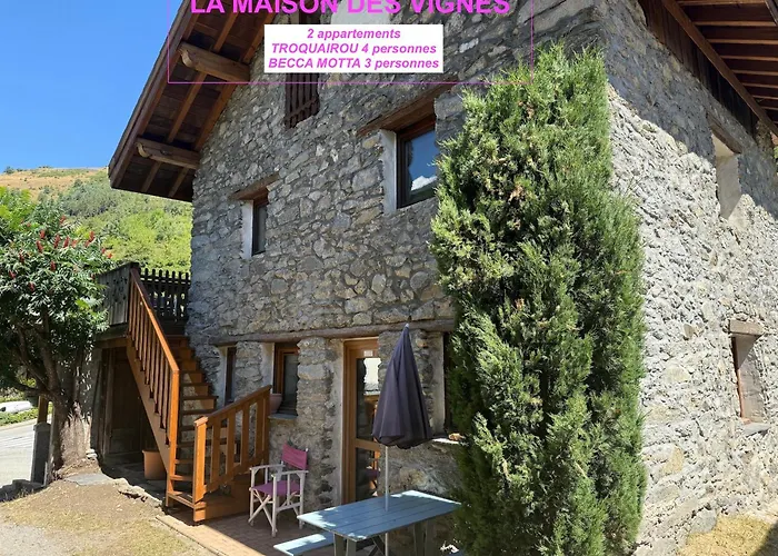 MAISON DES VIGNES- TROQUAÏROU et BECCA MOTTA