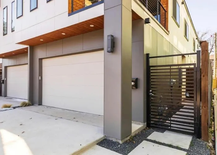 Uptown Modern With Private Patio & 1Gbps Wi-Fi