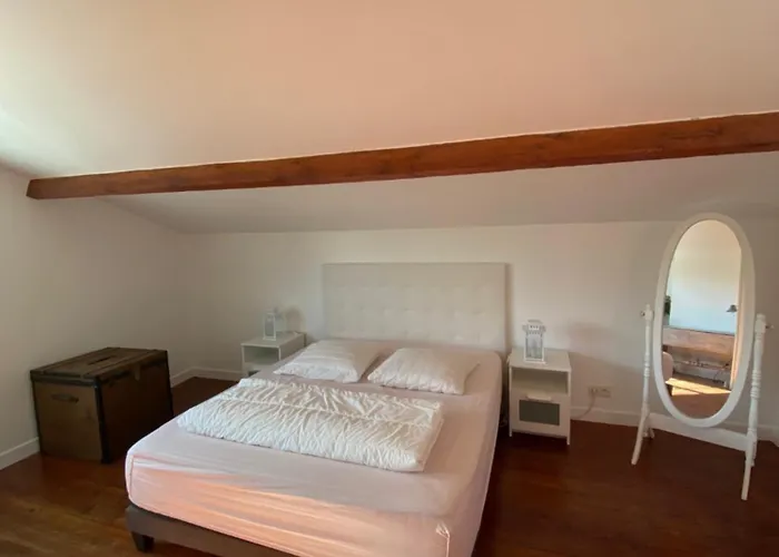 BEAU DUPLEX 80 m2 100 metre de la plage