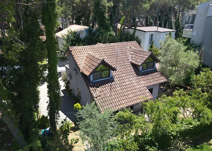 Villa In Qerret - 100 M From The Beach