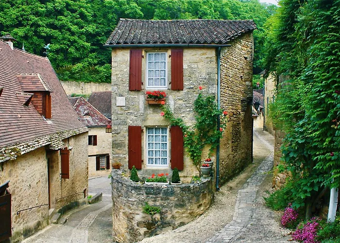 La Petite Maison- Fairytale Stay in Village Center