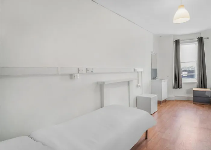 Hostel: Halpin House