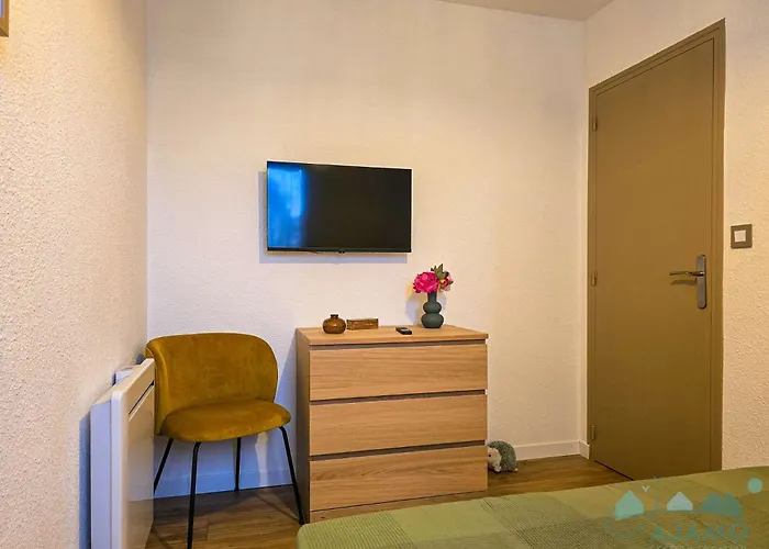 112- appartement rénové à quelques pas de la grande plage