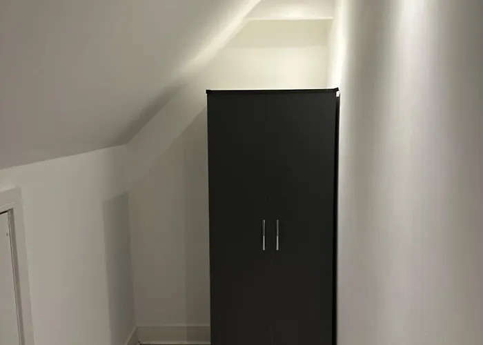 Epsom High Street Apartment 10