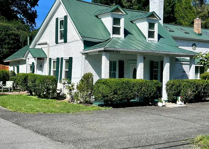 1 Min Walk To The Inn-Entire Colonial 3Br House With Tub & Fast Wifi