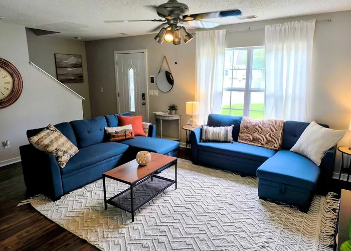 The Columbia Crash Pad Near Bases, Usc, Shops
