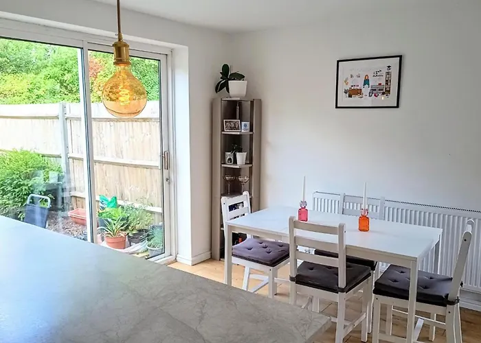 Welcome To No 2 - Modern Comfortable Homestay
