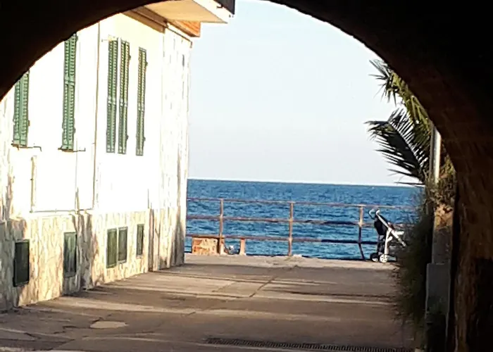 Spiaggia Serena - con giardino e box a 10 mt dal mare