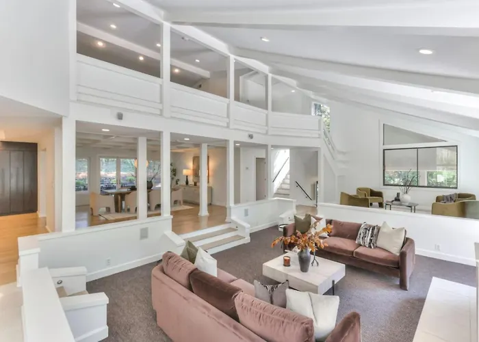 Luxury Hideaway Nearly 9000 Sq Ft With Elevator And Huge Deck