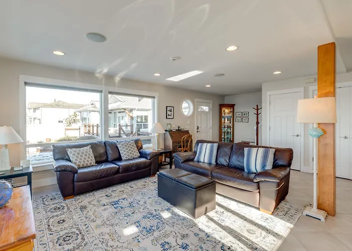 Ocean Views & Beach Access At Cottage On Birch Bay