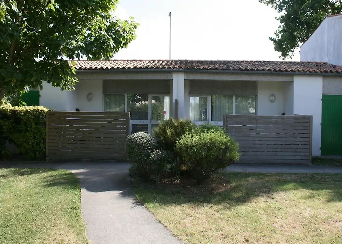 Apartment In Ars-En-Re Near Bird Sanctuary