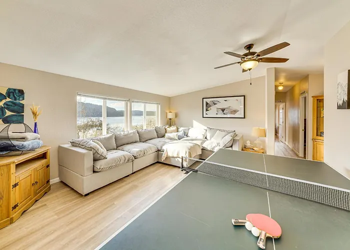 Walk To Marina: Harrison Cabin W/ Lake View!