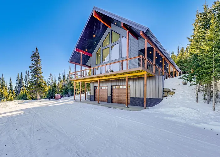 Views, Trails, Hot Tub & More: Luxe Wyoming Oasis