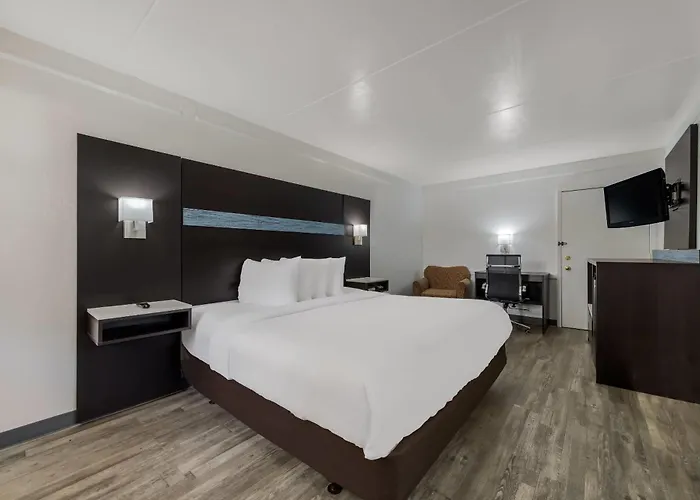 Quality Inn & Suites Airport