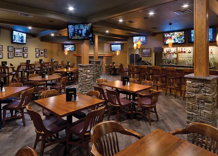 Hotel with pool: Best Western Plus Ramkota Hotel