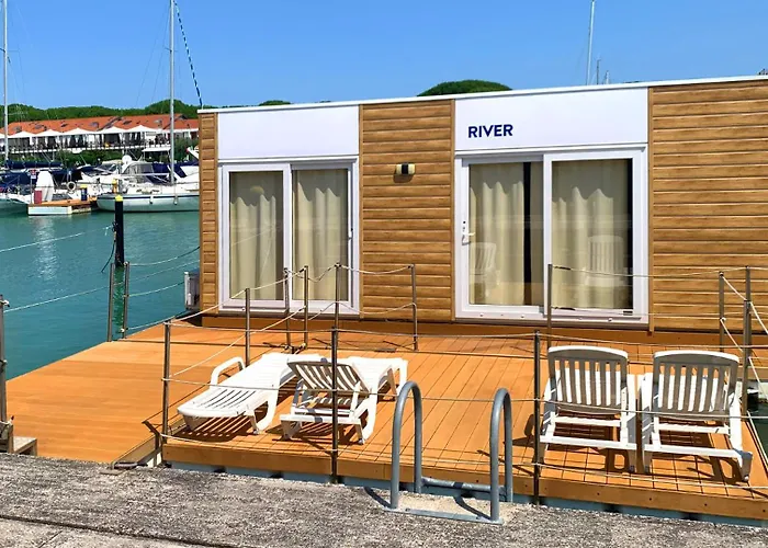 Haustierfreundliches Hotel: Marina Uno Floating Resort