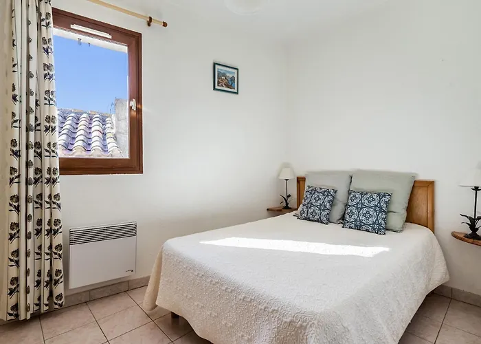 Vineyards & Village Stay