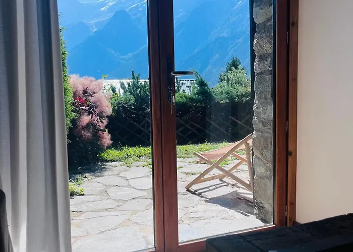 Logement avec jardin et vue panoramique MontBlanc