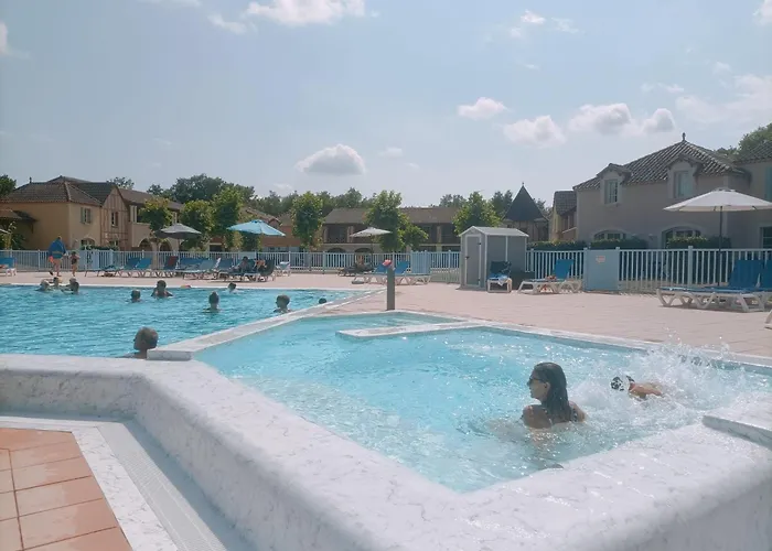 Maison avec piscine chauffée en résidence, 4 ou 5 pers, RDC, lac, nature et pêche