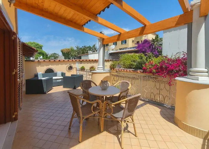 Domus Aenaria - Elegant And Spacious Villa In Central Ischia - Walk To Beach And Pinewood