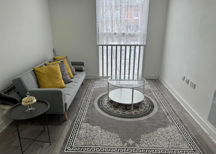 Epsom High Street Apartment 3