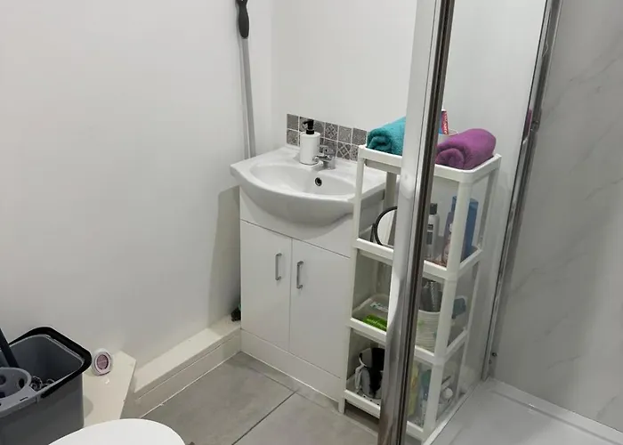 Epsom High Street Apartment 3