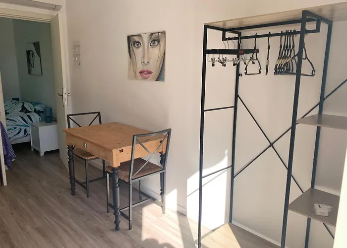 Petit appartement centre Barjac chez Art&Hasards