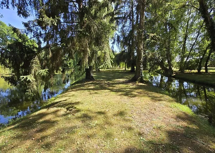 Chaumière entre rivière&champs, piscine privée