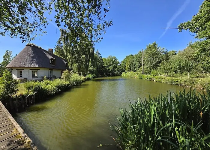 Chaumière entre rivière&champs, piscine privée