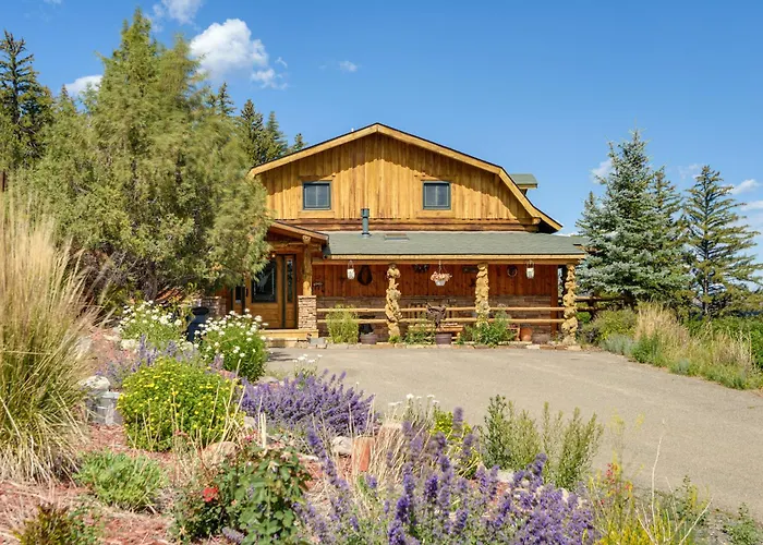 Stunning Mountain Views: Spacious Cabin In Dubois!