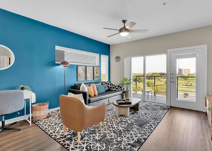 Lux 1B1B With Parking, Pool, Gym, Private Patio Near Austin