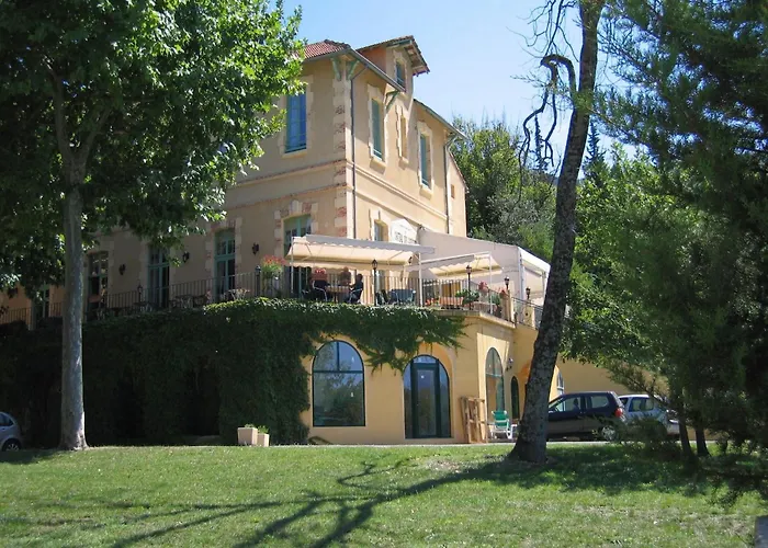 A Beautiful 2 Persons Studio In A Chateau With Swimming Pool