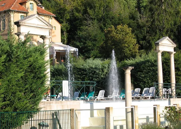 A Beautiful 2 Persons Studio In A Chateau With Swimming Pool