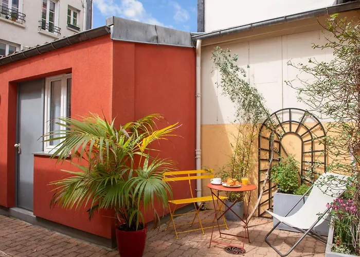 Hotel: Family Residence