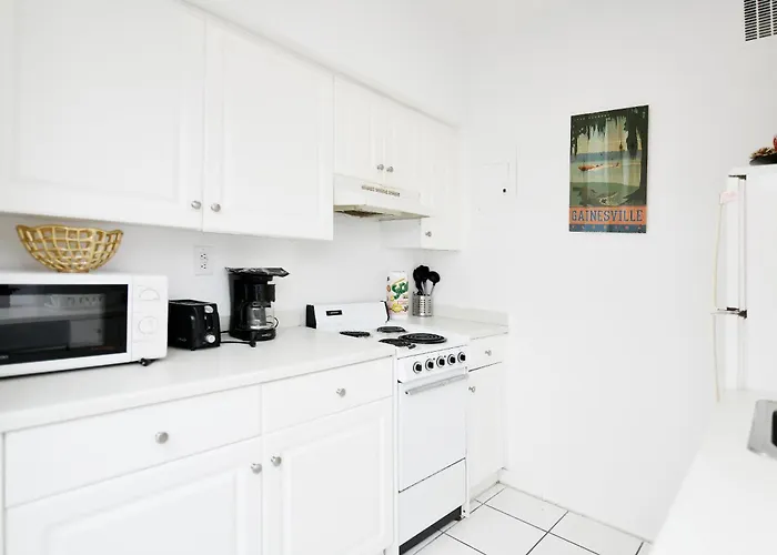 Apartments On Collins