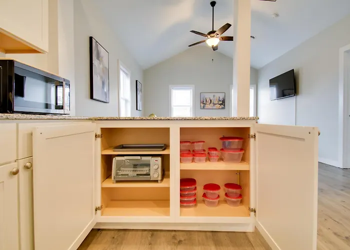 < 1 Mi To Lake Ontario: Oswego Group Retreat
