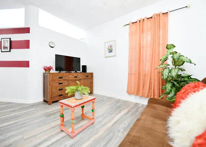 Apartments On Collins